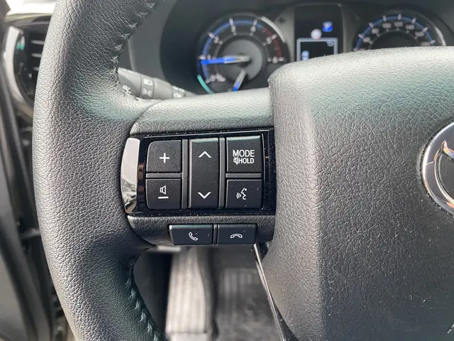 Toyota Hilux 2.8 D-4D Double Cab Invincible 2024 Diesel 28
