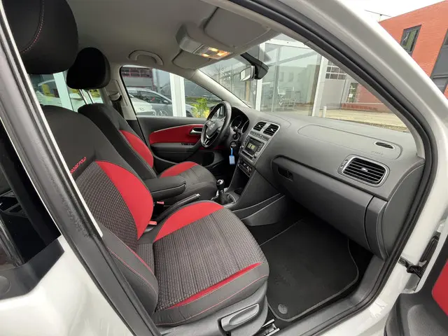 Volkswagen Polo 1.2 TSI Cross 2014 Benzine 28