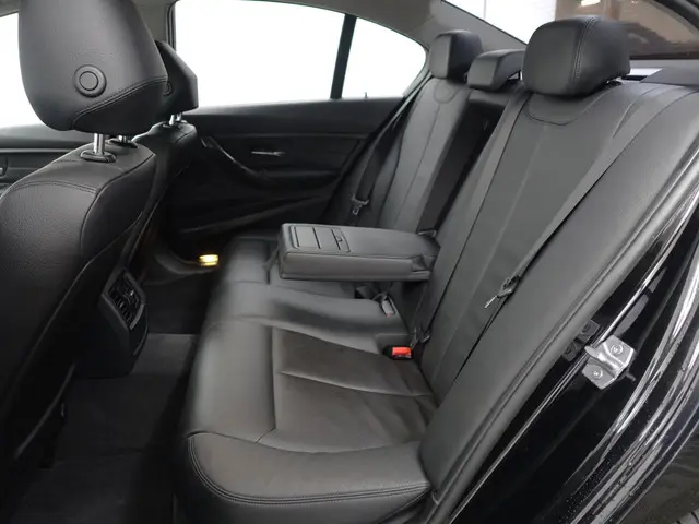 BMW 3 Serie 320i M Sport Aut- 2012 Benzine 24