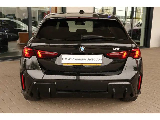BMW 1 Serie 5-deurs 120 2024 Benzine 4
