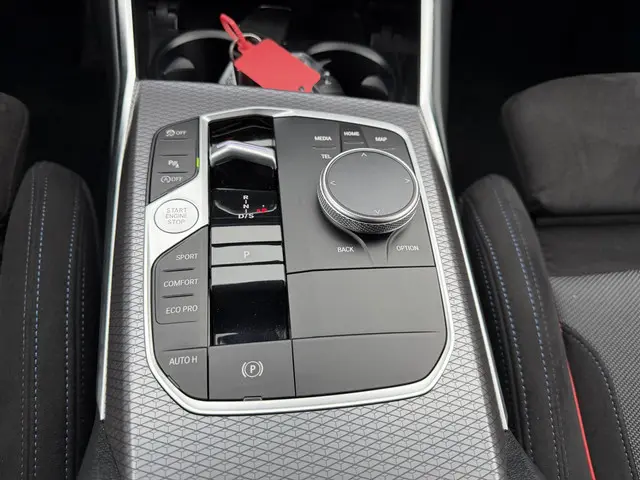 BMW 3 Serie Touring 330i xDrive M-Sport 2025 Benzine 16