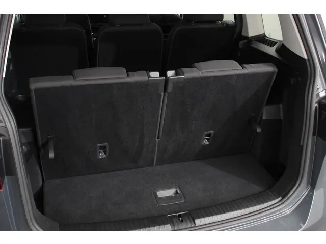 Volkswagen Touran 1.5 TSI DSG Highline 7p 2021 Benzine 27