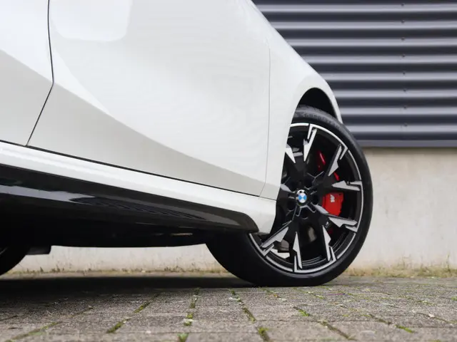 BMW 1 Serie 5-deurs 120 2025 Benzine 7