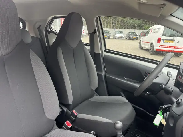 Toyota Aygo 1.0 VVT-i x-fun 1e Eigenaar 2018 Benzine 8
