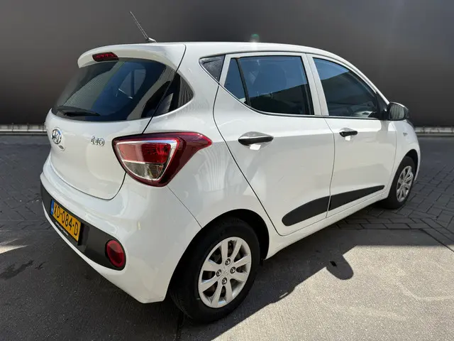 Hyundai i10 1.0i i-Drive GEEN AIRCO!!! 2018 Benzine 6