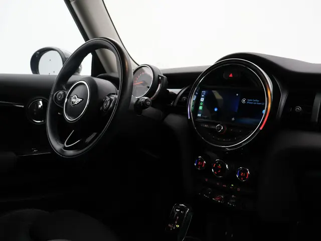 MINI Cooper MINI 1.5 136PK AUT. PEPPER 2018 Benzine 3