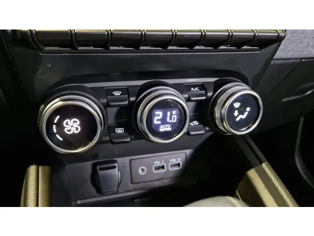 Mitsubishi Colt 1.6 HEV Intense 2024 Hybride Benzine 12