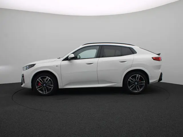 BMW iX2 eDrive20 2024 Elektrisch 4
