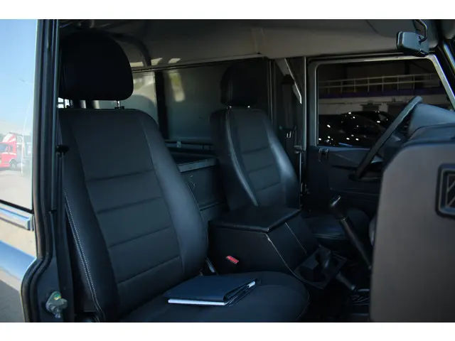 Land Rover Defender 110 2.2 TD4 Hard Top 2015 Diesel 41