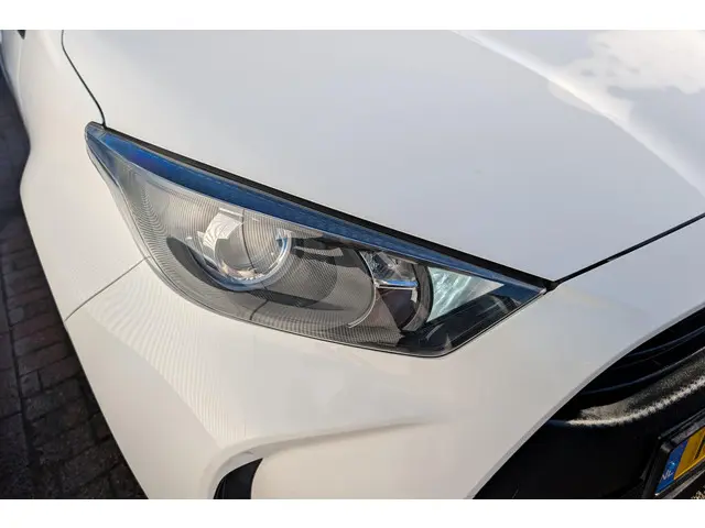 Toyota Yaris 1.5 Hybrid Active 2021 Hybride Benzine 32