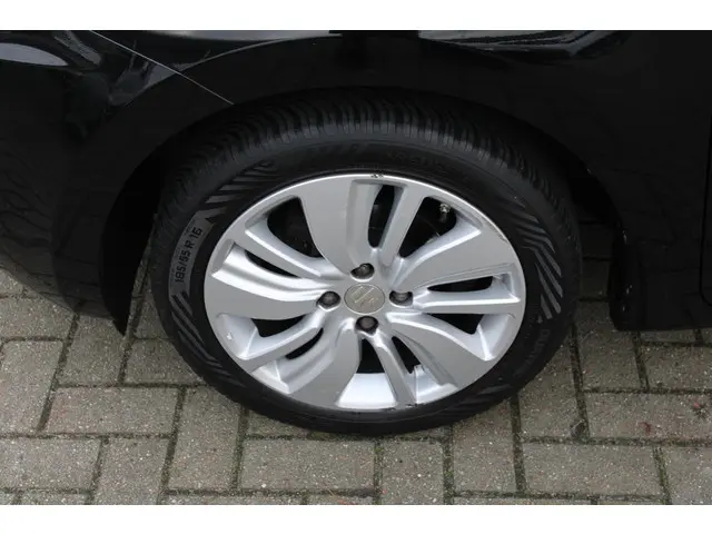 Suzuki Swift 1.0 Select 2018 Benzine 24