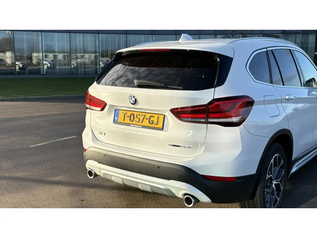 BMW X1 sDrive20i High Executive 2019 Benzine 7