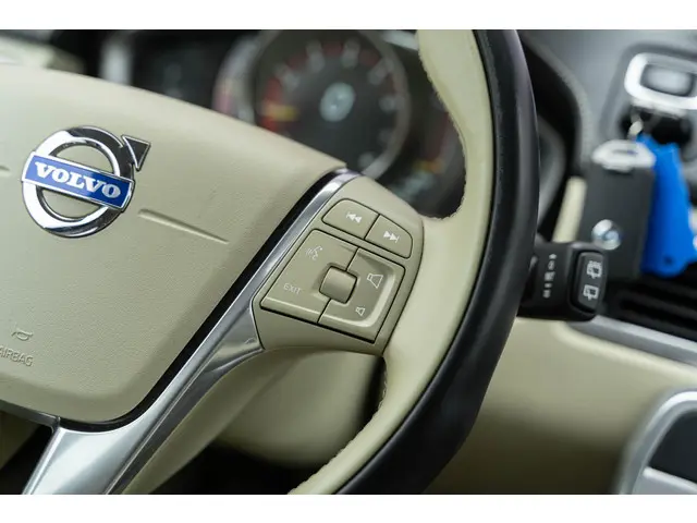 Volvo V70 2.0 T4 Inscription Edition 2015 Benzine 28