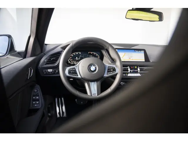 BMW 1 Serie 5-deurs 118i 2024 Benzine 19