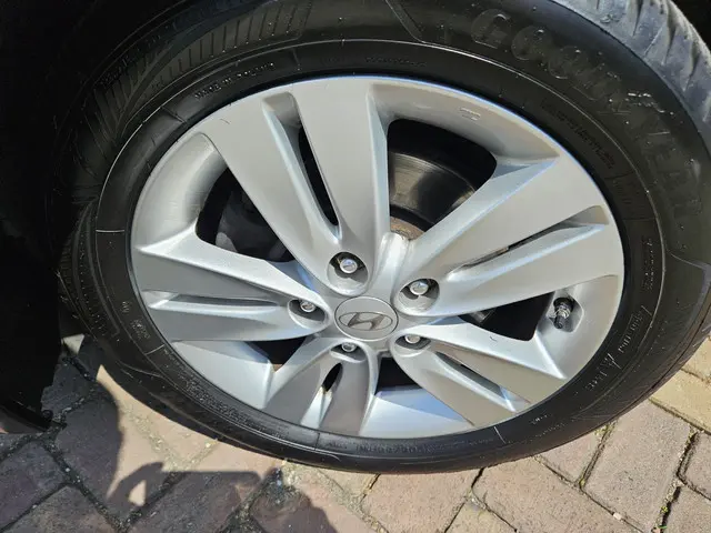 Hyundai ix20 1.6i Go! automaat,panorama,camera 2013 Benzine 4