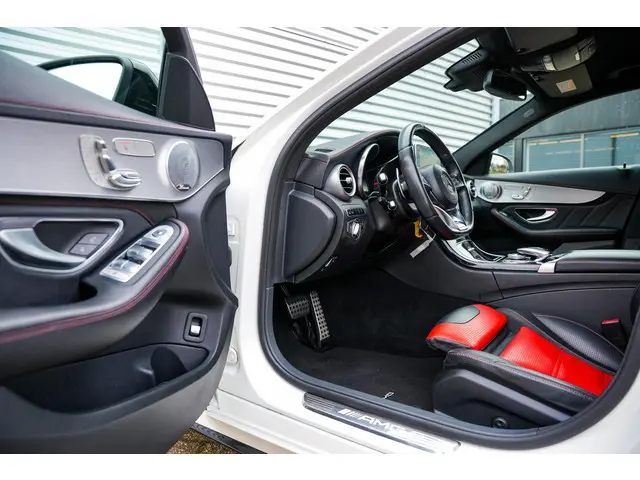 Mercedes-Benz C-Klasse AMG 63 2015 Benzine 6