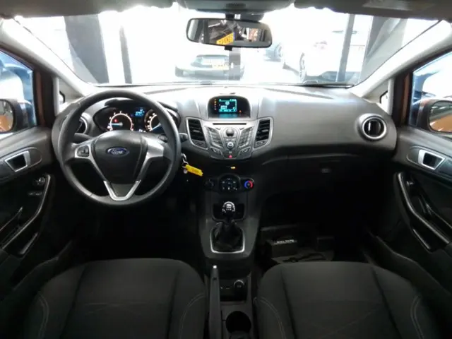 Ford Fiesta 1.0 Champion 2013 Benzine 6