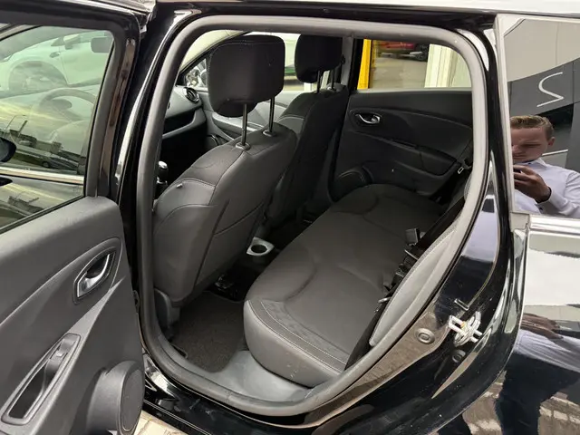 Renault Clio Estate 0.9 TCe Limited 2018 Benzine 8