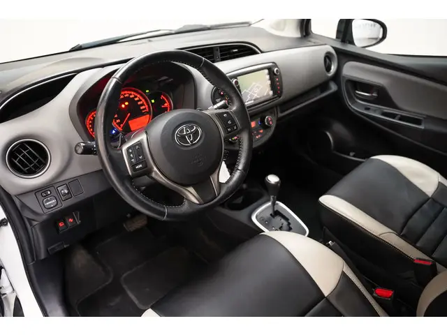 Toyota Yaris 1.3 VVT-i[5-Deurs Leder Navi] 2016 Benzine 14