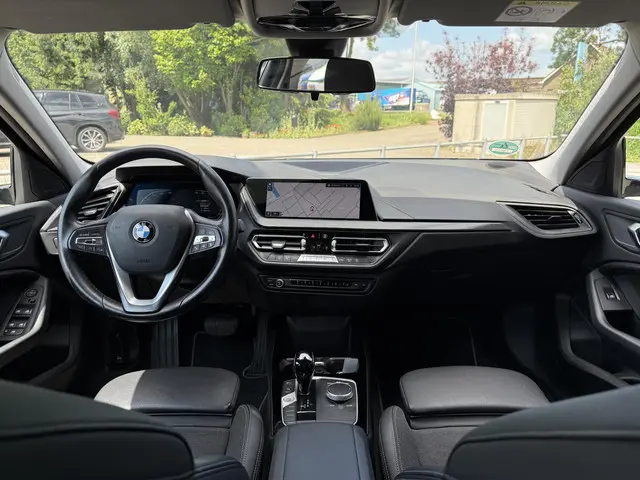 BMW 1 Serie 118i Executive Ed. Sport 2022 Benzine 16