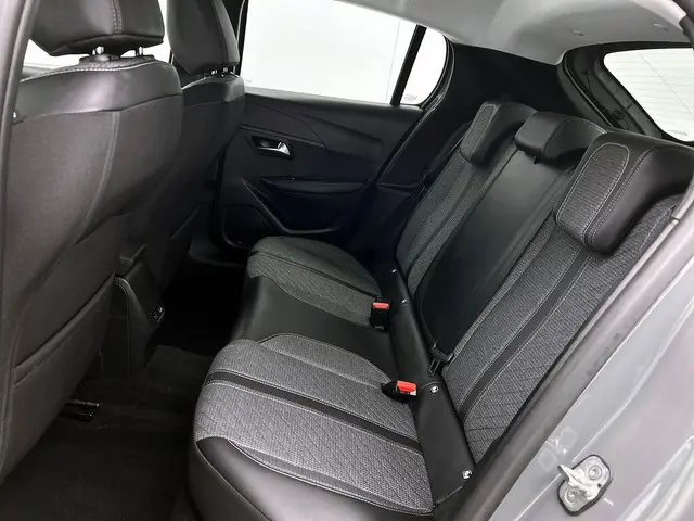 Peugeot 208 1.2 PureTech 100 Allure 2024 Benzine 31