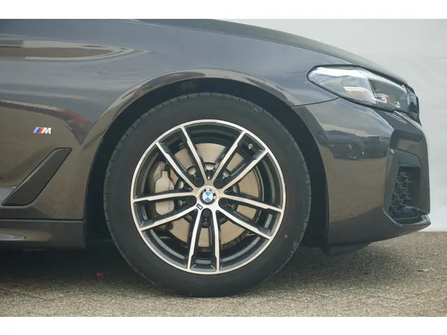 BMW 5 Serie Sedan 530i 2022 Benzine 4