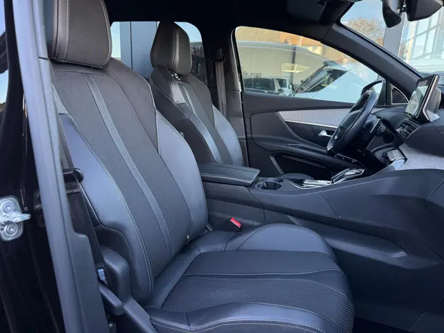 Peugeot 3008 1.2 PureTech GT LINE 2022 Benzine 17