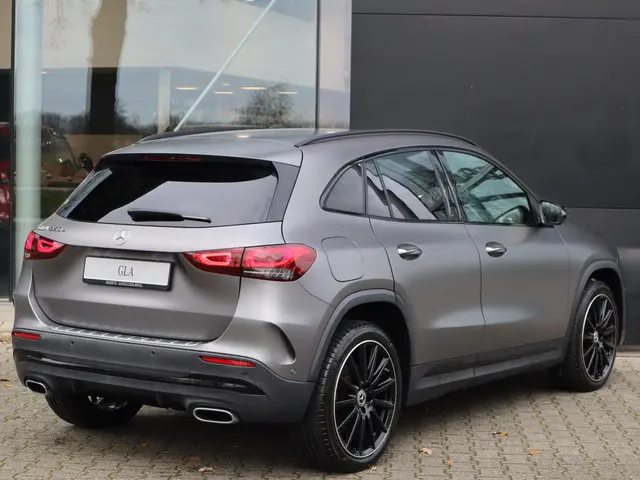 Mercedes-Benz GLA 250 e AMG Line 2022 Hybride Benzine 2