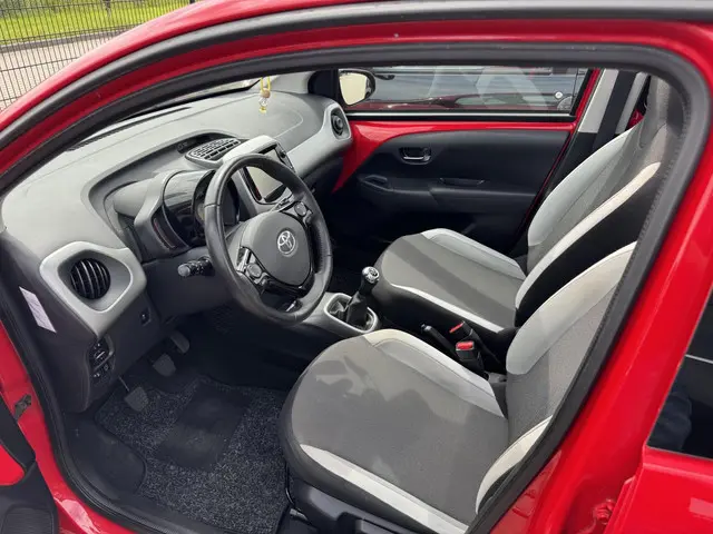 Toyota Aygo 1.0 VVT-i X Air Edition ( Cabrio ) 2016 Benzine 18