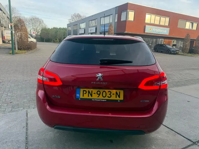 Peugeot 308 SW 1.2 PureTech Blue Lion 2017 Benzine 4