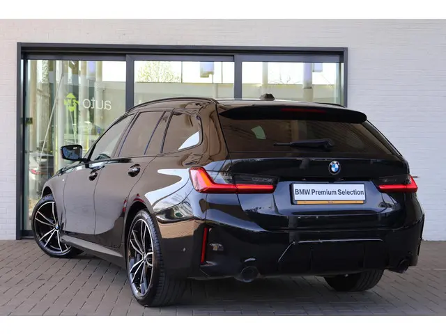 BMW 3 Serie Touring 330i xDrive 2024 Benzine 2