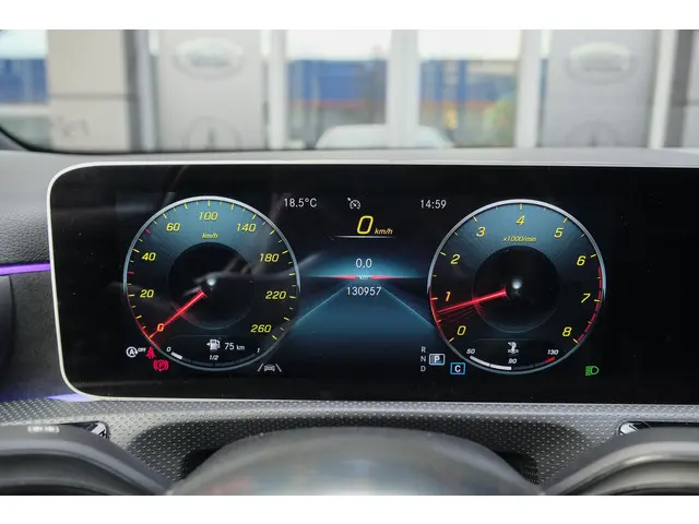 Mercedes-Benz A-Klasse A220 AMG 190pk 2019 Benzine 38