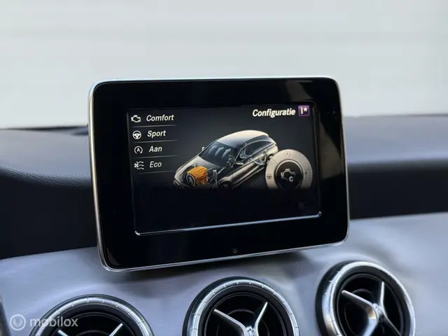 Mercedes-Benz CLA Shooting Brake 180 2015 Benzine 34