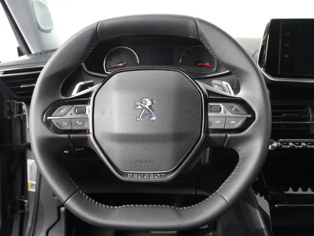 Peugeot 2008 1.2 PureTech Allure 2022 Benzine 18