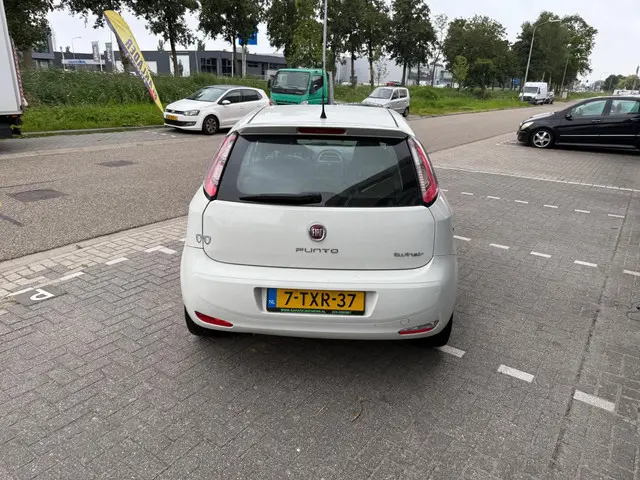 Fiat Punto Evo 0.9 TwinAir Young ((( 105.000 km ))) 2014 Benzine 3