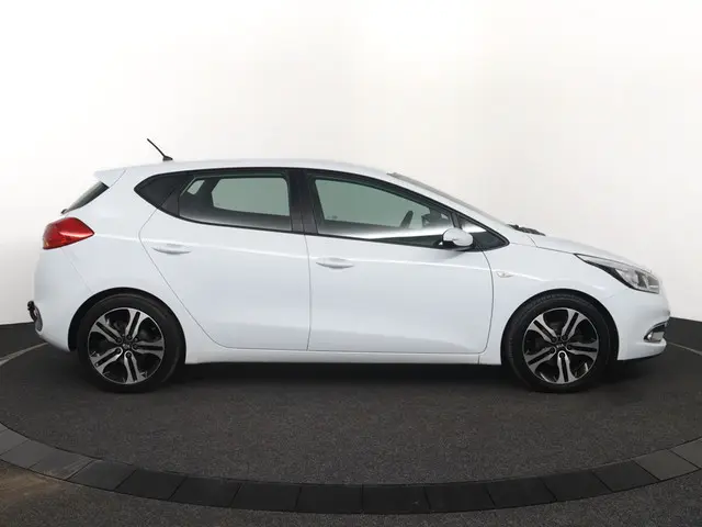 Kia cee'd 1.6 GDI ComfortLine 2016 Benzine 4
