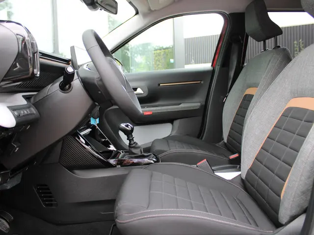 Citroën C3 Aircross 1.2 Turbo 100pk Plus 2025 Benzine 10