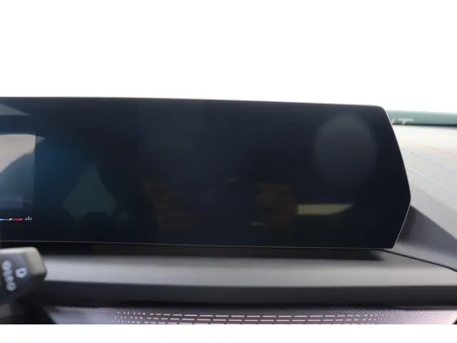 BMW 1 Serie 120 M Sport Design Edition 2025 Benzine 19