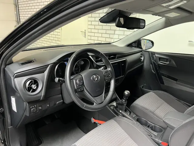 Toyota Auris 1.2T Dynamic 1300kg trekgewicht 2019 Benzine 10