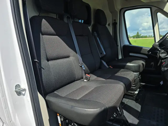 Peugeot Boxer 330 2.2 BlueHDi L2 H2 2021 Diesel 10