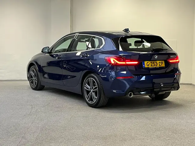 BMW 1 Serie 118i Sport Line 2020 Benzine 2