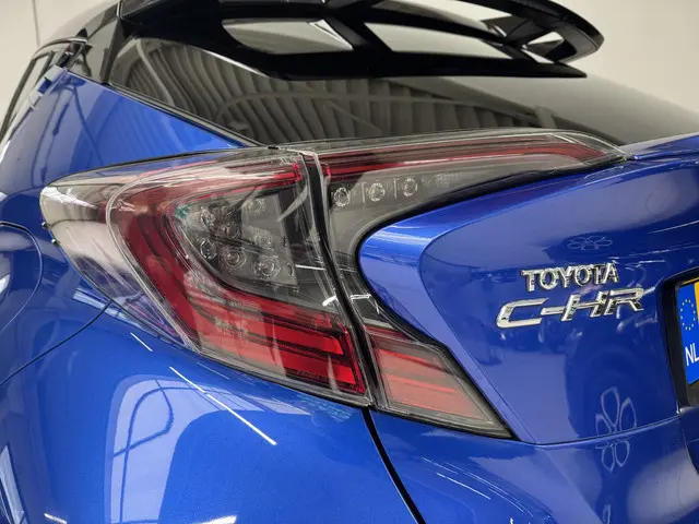 Toyota C-HR 1.8 Hybrid Bi-Tone 2018 Hybride Benzine 32