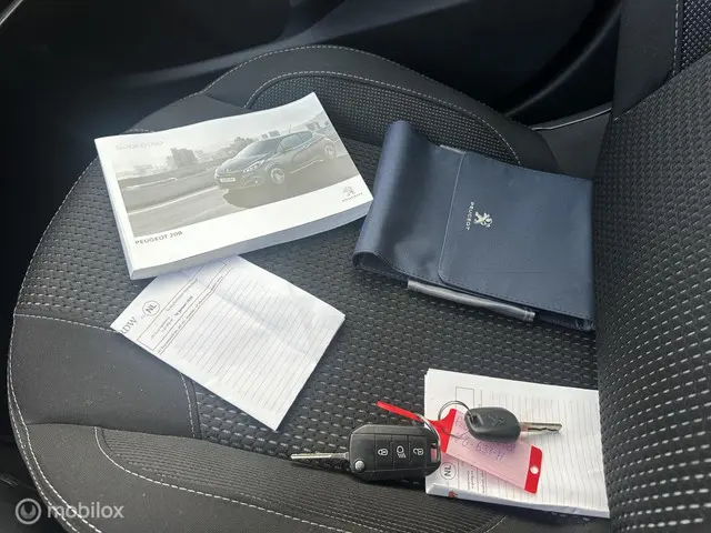Peugeot 208 1.2 PureTech Allure 2017 Benzine 15