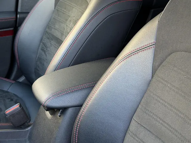 Ford Kuga 2.5 PHEV ST-Line X 2023 Hybride Benzine 25