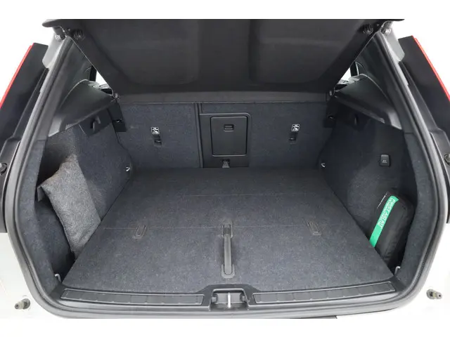 Volvo XC40 2.0 B3 Ultra Dark 2025 Hybride Benzine 39