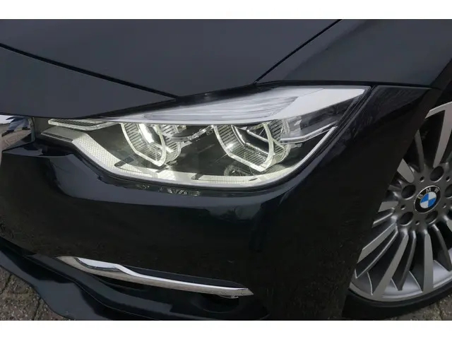 BMW 3 Serie 320i High Exec 2017 Benzine 18