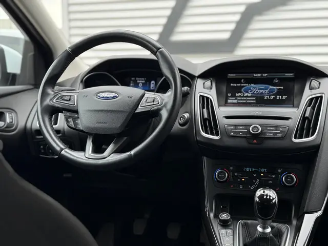 Ford Focus 1.0 Titanium Edition 2015 Benzine 12