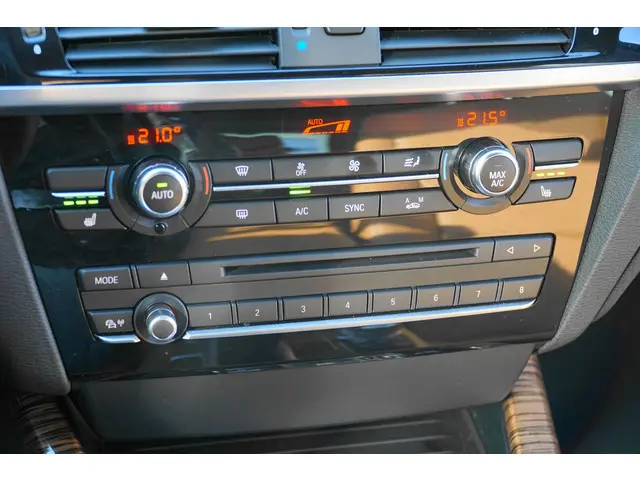 BMW X3 XDrive20i High Executive X-DRIVE 2014 Benzine 26