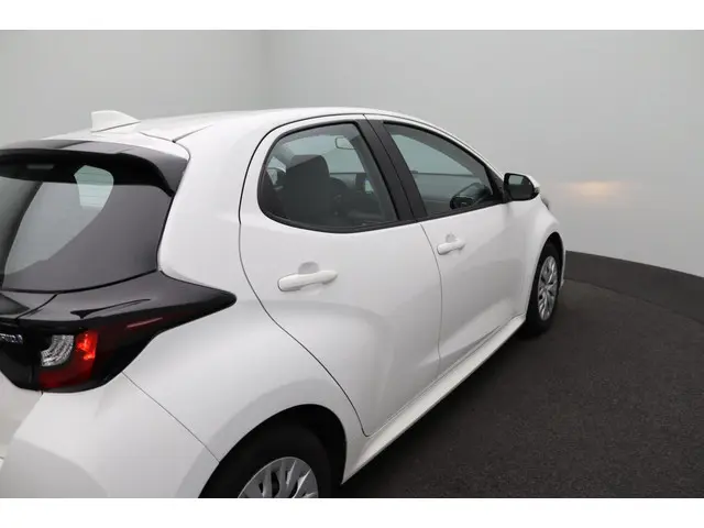 Toyota Yaris 1.5 Hybrid Active 2022 Hybride Benzine 36