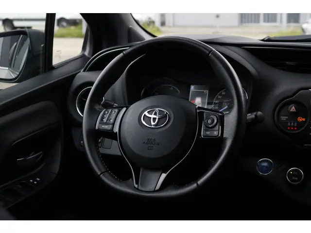 Toyota Yaris 1.5 Hybrid Executive 2017 Hybride Benzine 26